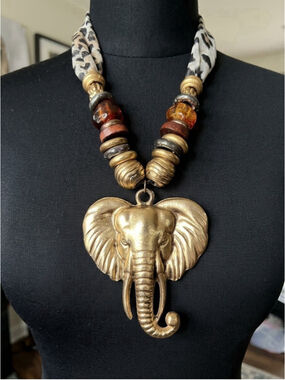 LARGE GOLD TONE ELEPHANT HEAD PENDANT ANIMINAL PRINT SCARF NECKLACE Exotic